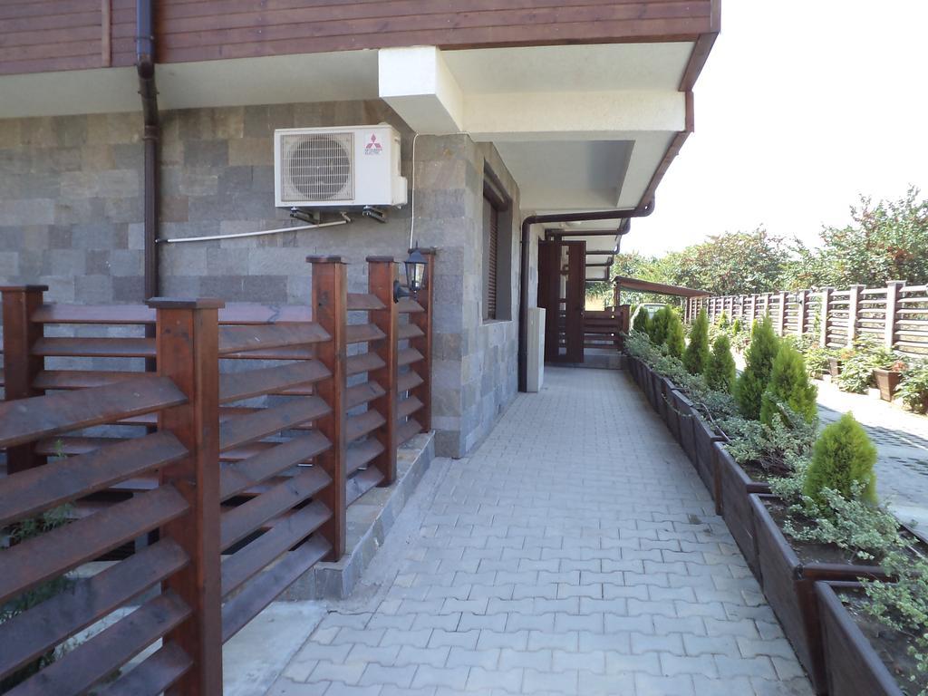 Apartments In Sunny Hill 3 Guest House Sozopol Bagian luar foto